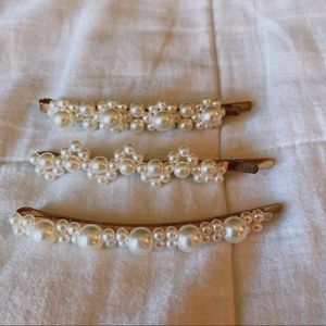 Pearl hair clips